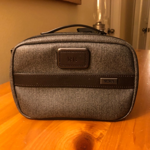 Tumi Alpha 2 Travel Kit **EXCELLENT Cond.* - Picture 2 of 7